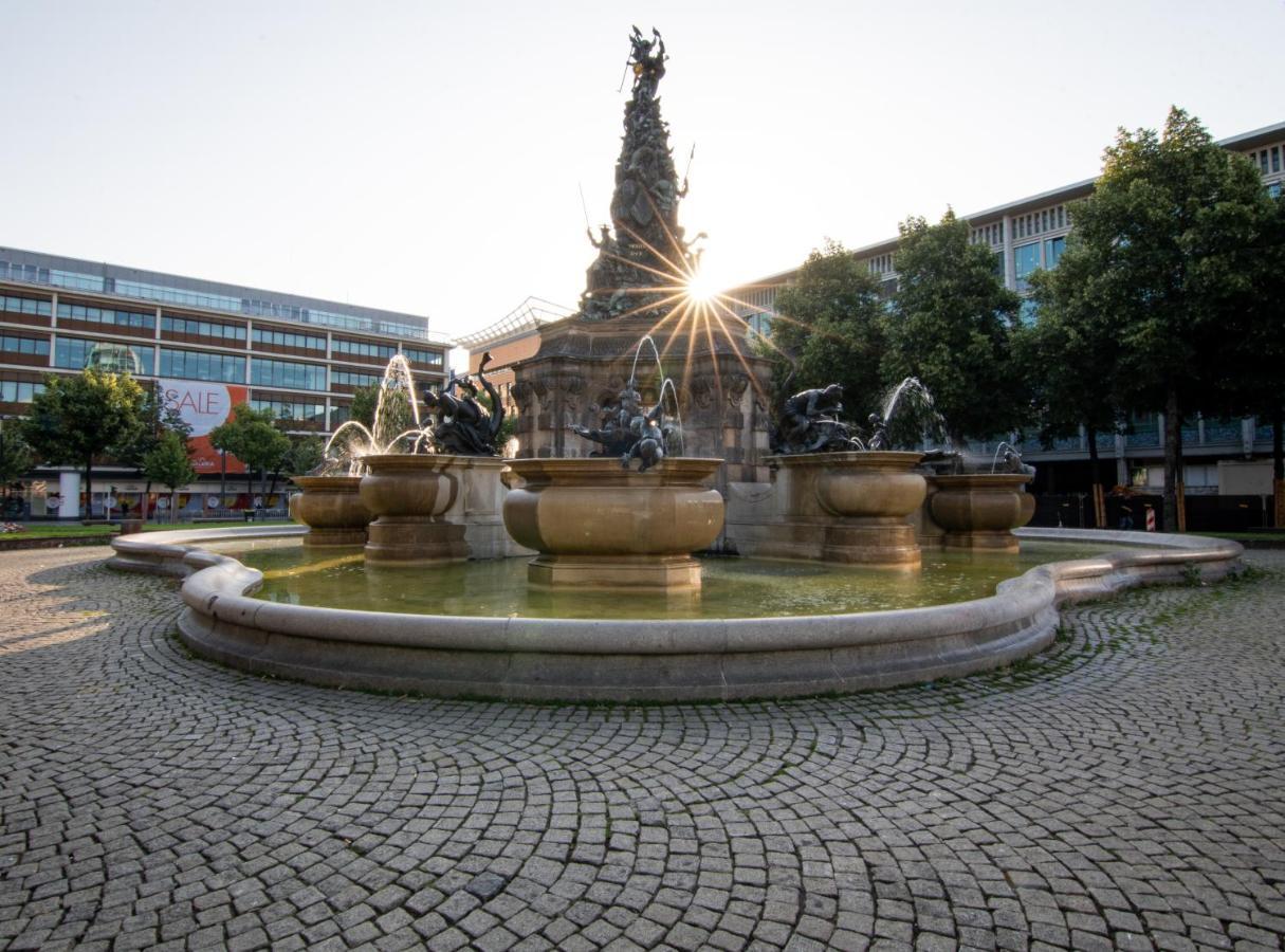 Hostel Mannheim Exterior photo Fountain of the Three Horses