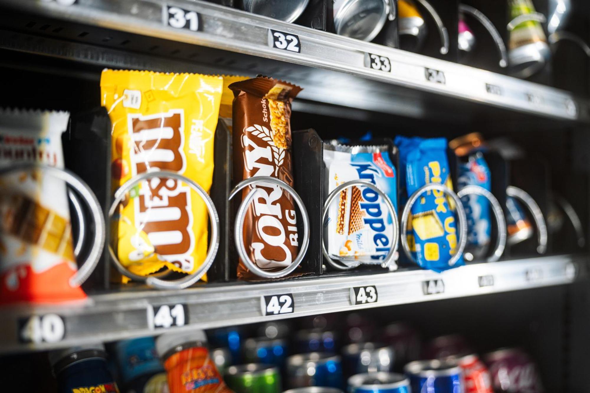 Hostel Mannheim Exterior photo A vending machine